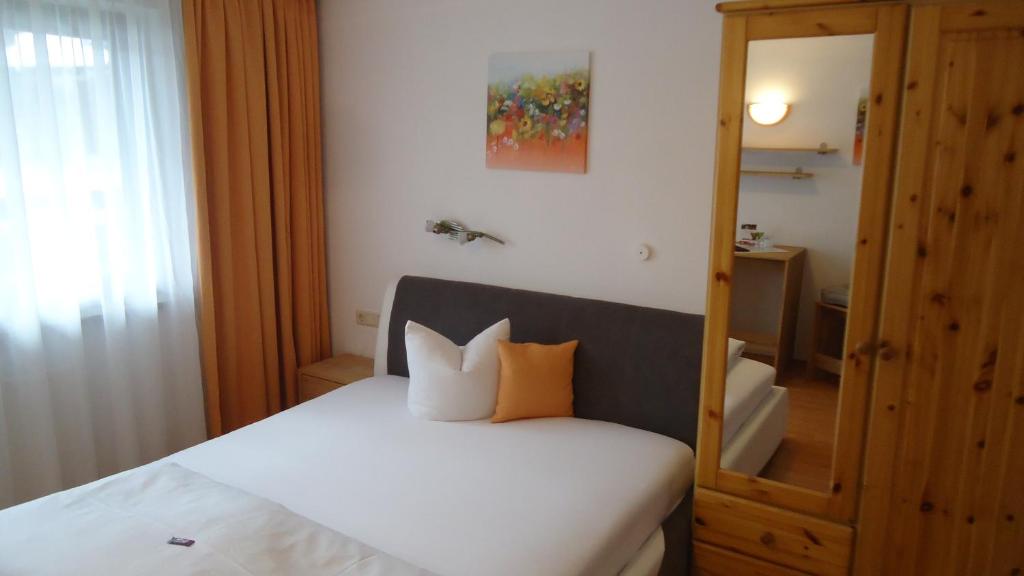 Posteľ alebo postele v izbe v ubytovaní Landhaus Klausnerhof Hotel Garni