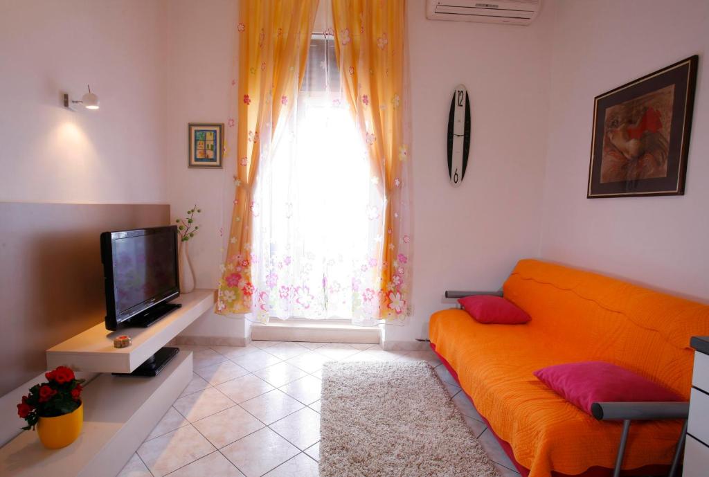 Televízia a/alebo spoločenská miestnosť v ubytovaní Lovely apartments Marmont with balconies in the heart of Split