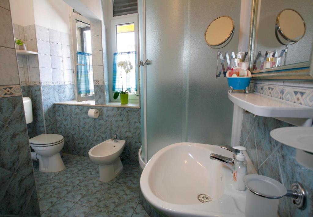 Kúpeľňa v ubytovaní Lovely apartments Marmont with balconies in the heart of Split