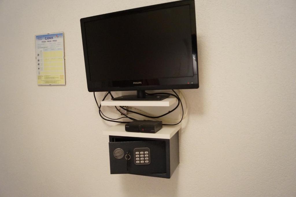 Apartments Mario with private parking - 1