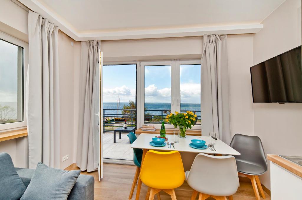 Televízia a/alebo spoločenská miestnosť v ubytovaní Apartamenty.in Chałupy