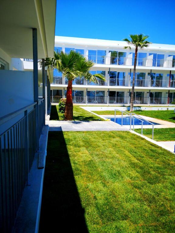 Bazén v ubytování Lysithea Hotel nebo v jeho okolí