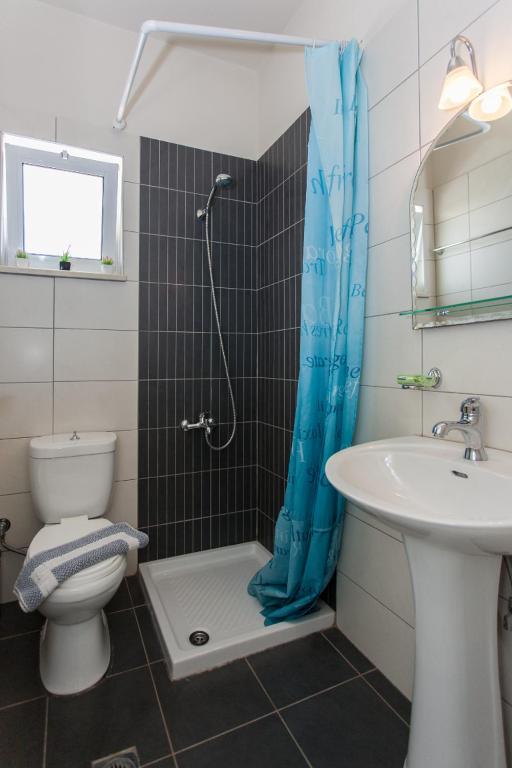 A bathroom at Cretamos Seaside Villas