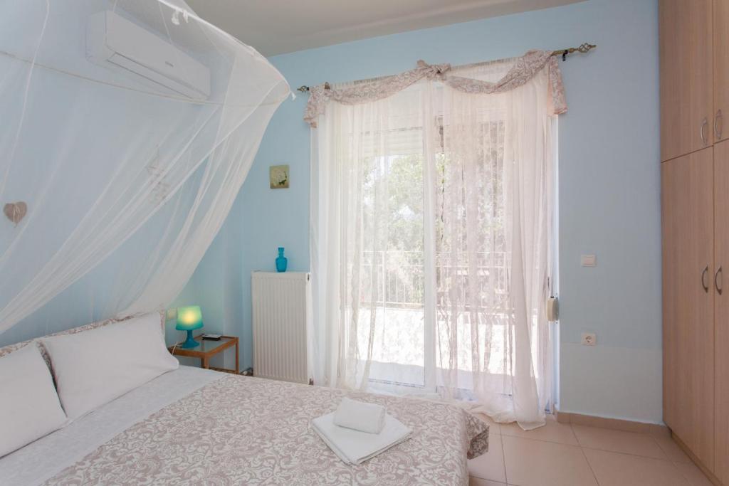 A bed or beds in a room at Cretamos Seaside Villas