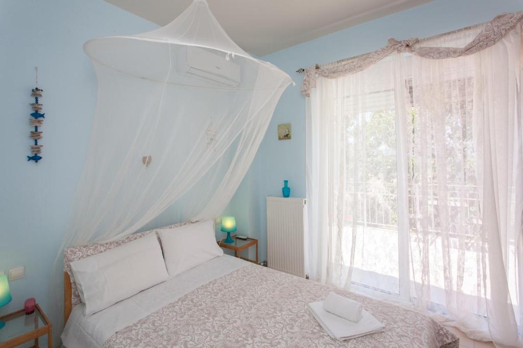 A bed or beds in a room at Cretamos Seaside Villas