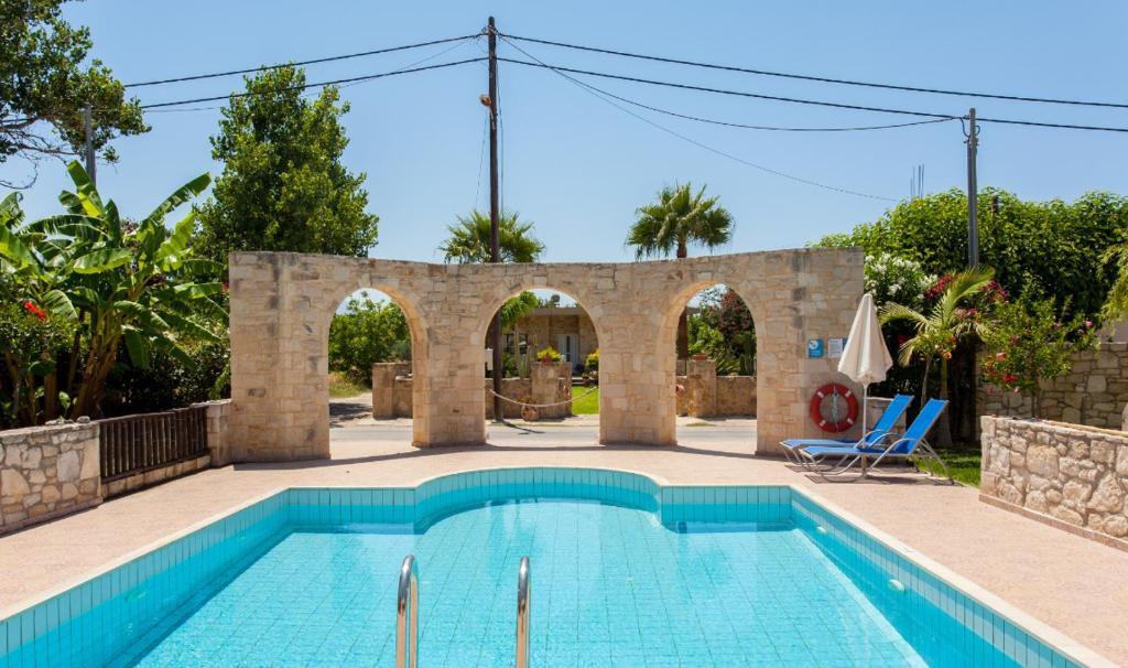The swimming pool at or close to Cretamos Seaside Villas
