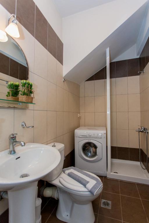 A bathroom at Cretamos Seaside Villas