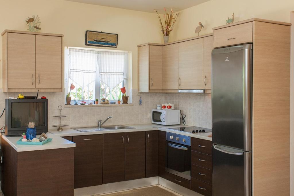 A kitchen or kitchenette at Cretamos Seaside Villas
