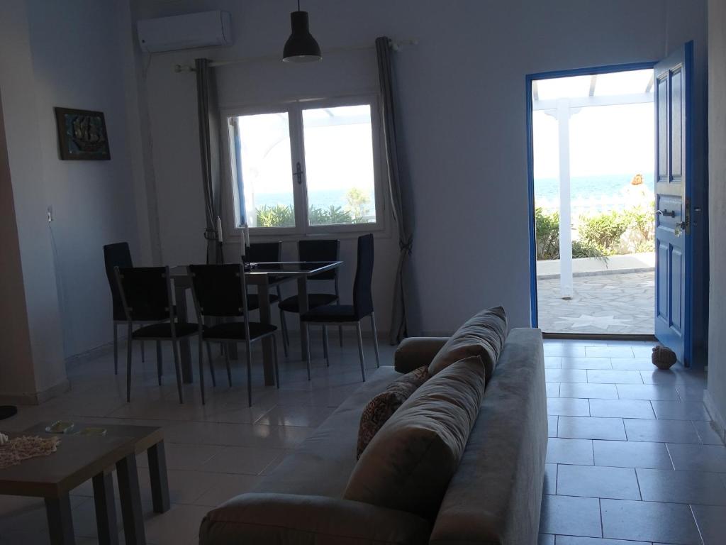 Posezení v ubytování NAMA Beach house