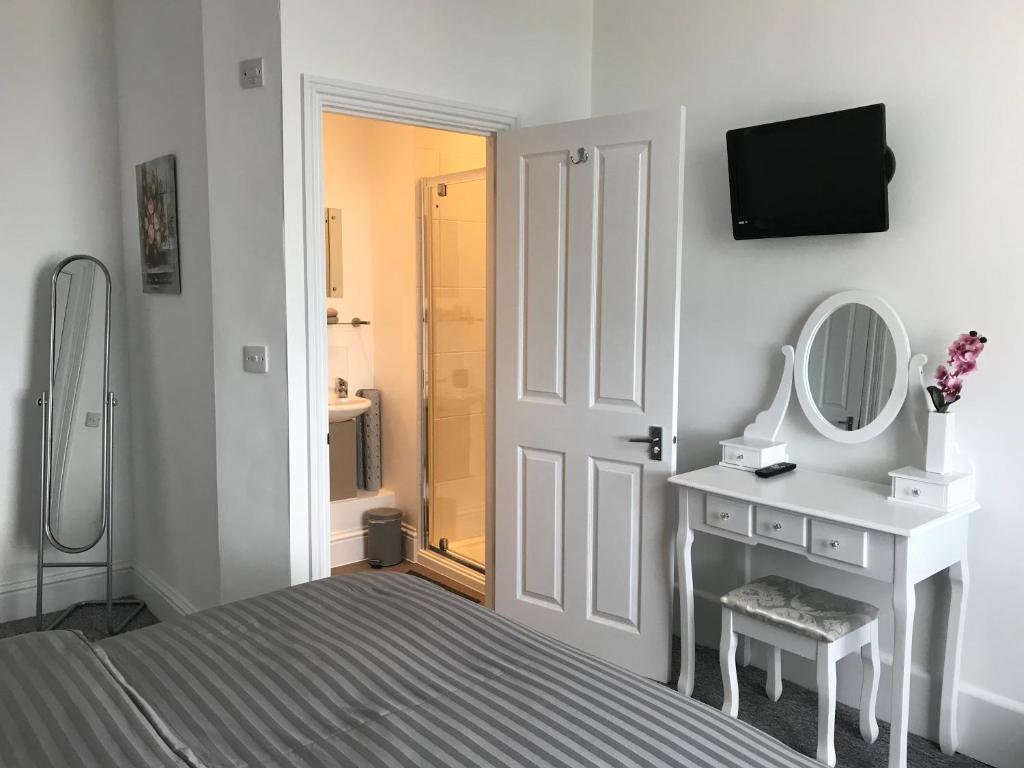 Sherwood Hotel - Double Room With Balcony