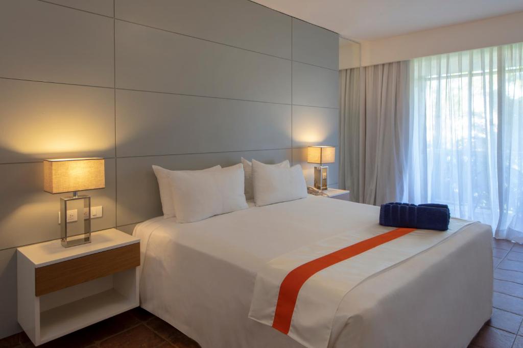 Postel nebo postele na pokoji v ubytování Viva Heavens by Wyndham, A Trademark All Inclusive