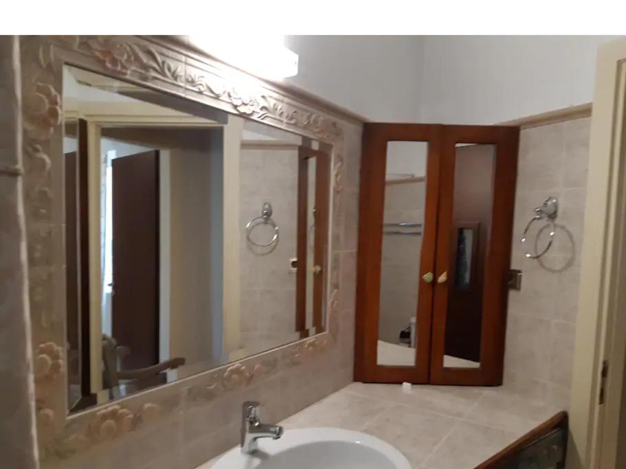Kúpeľňa v ubytovaní Quiet luxury apartment near city center and port