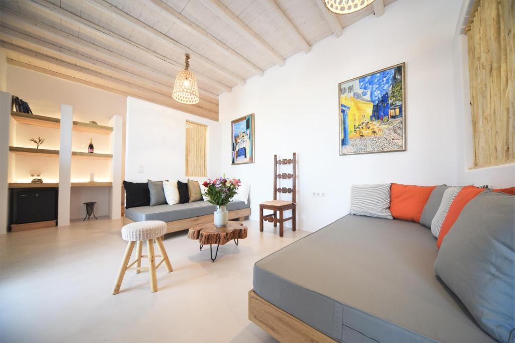 Posezení v ubytování Myconian Crown Suites