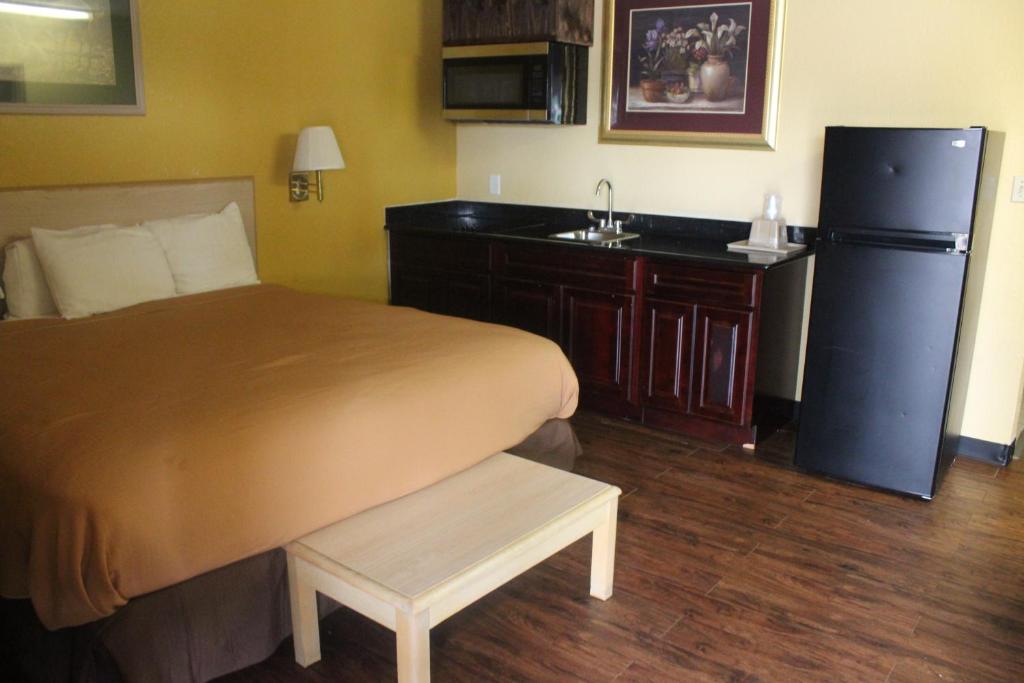 Village Inn Cotulla - King Room