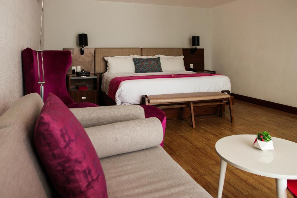 Postel nebo postele na pokoji v ubytování FCH Hotel Expo Adults only