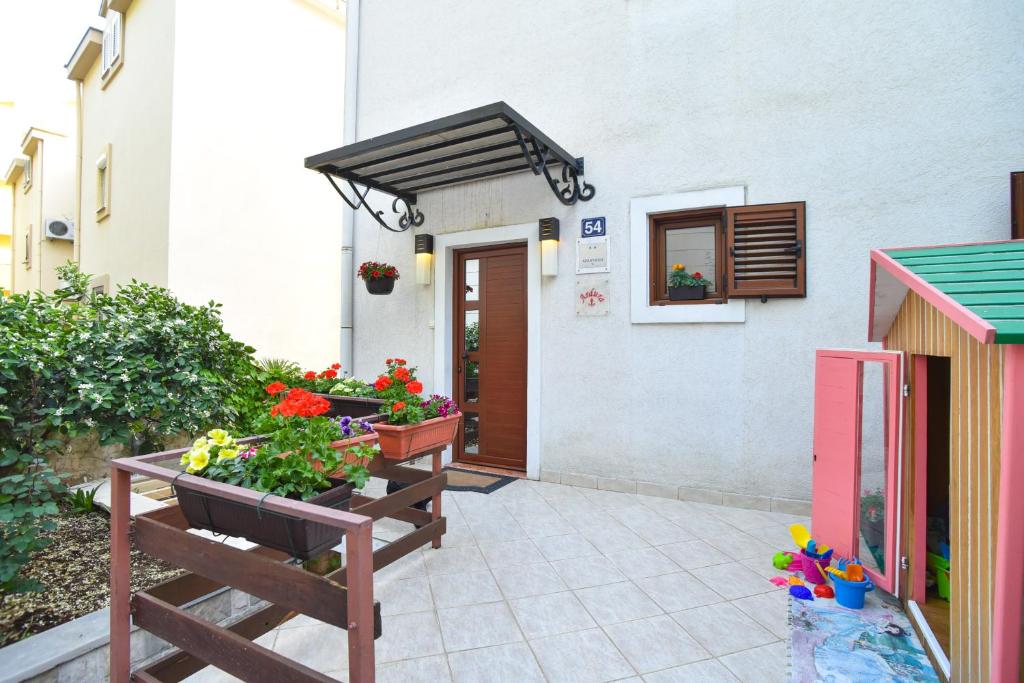 Zahrada ubytování Guest House Jedro