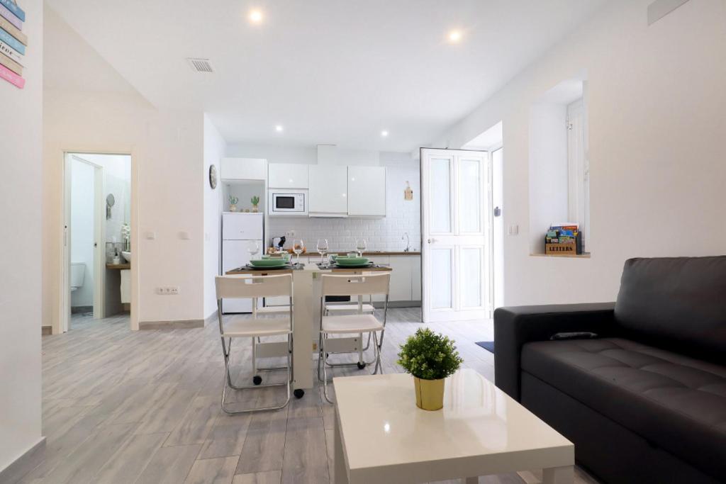 Acogedor LOFT en Bajo CENTRICO CON PARKING WIFI - Apartamento De Una Habitación
