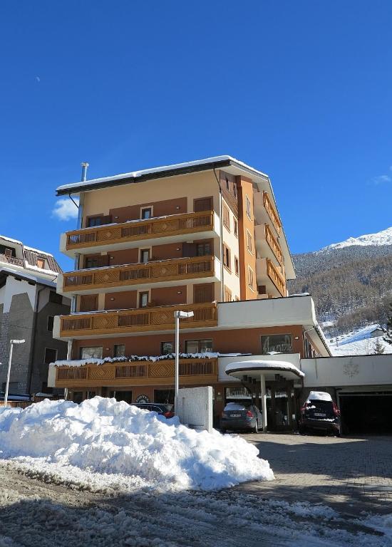 Nespecifikovaný výhled na hory nebo výhled na hory při pohledu z hotelu