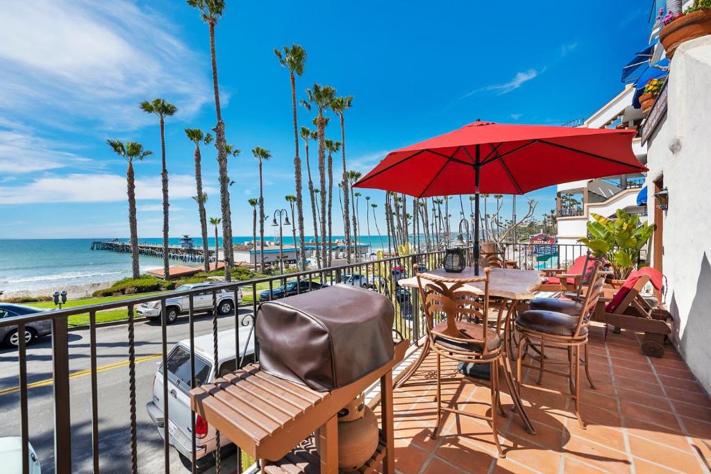 Oceanfront Hacienda - Housity