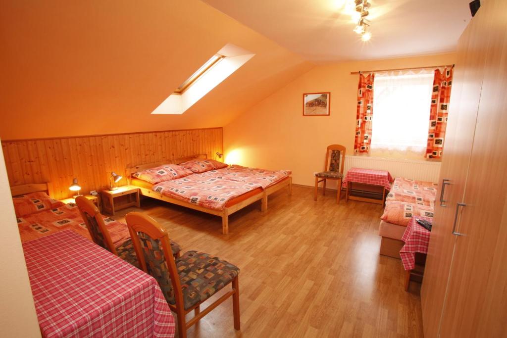 Postel nebo postele na pokoji v ubytování Penzion Na Rozcestí