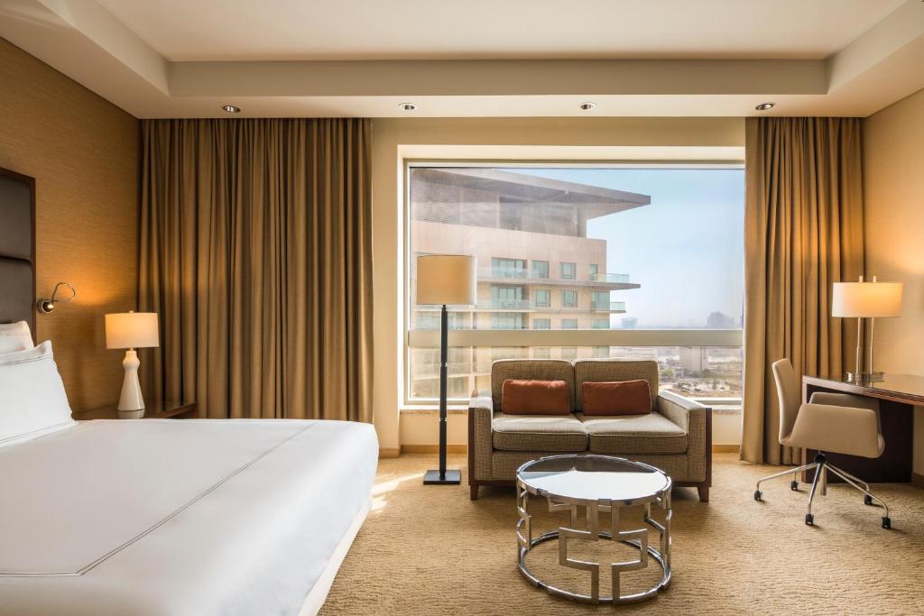 Postel nebo postele na pokoji v ubytování Swissôtel Al Ghurair Dubai - Deira & Creek