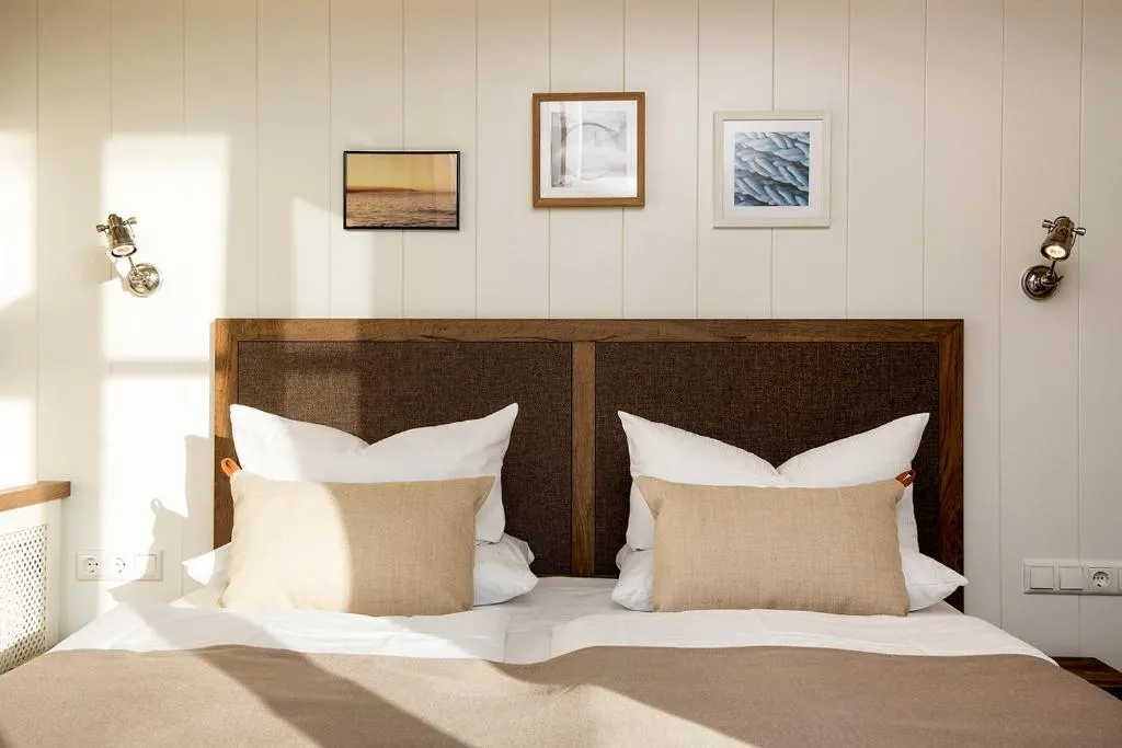 LOEV - VELA Hotels