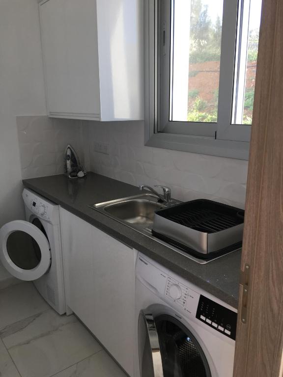 Kuchyň nebo kuchyňský kout v ubytování Elite Sea View Villa