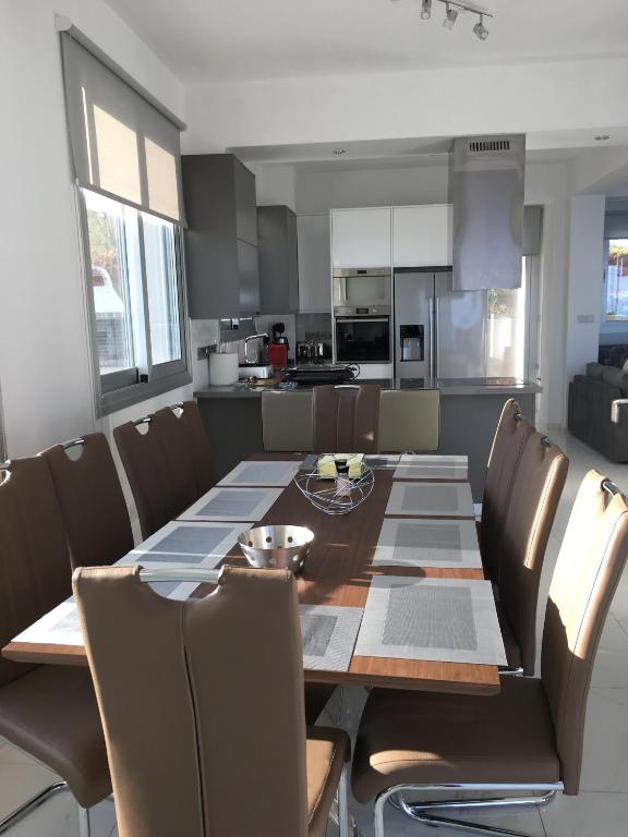Kuchyň nebo kuchyňský kout v ubytování Elite Sea View Villa