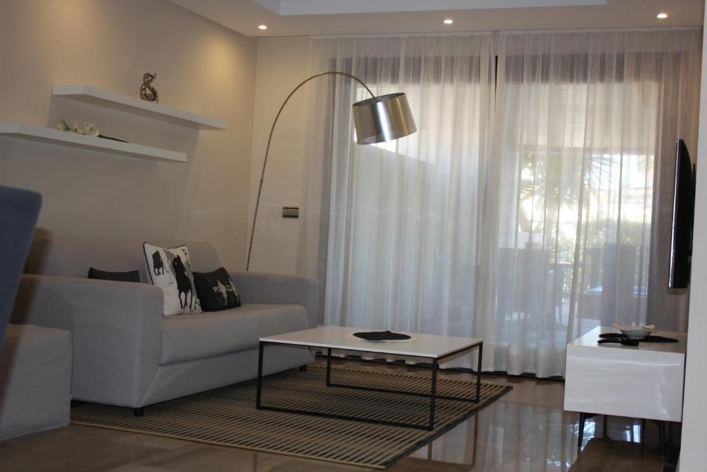 Kép 100 - Beach apartment with Private Pool szállásáról Esteponában a galériában