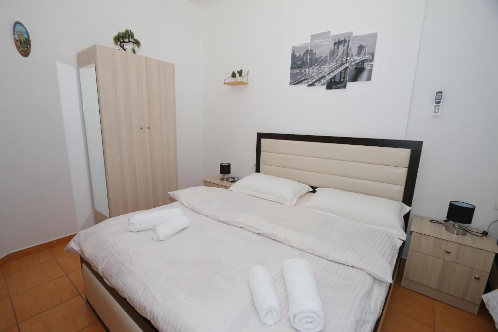 Sweet Living Apartment - Image 2