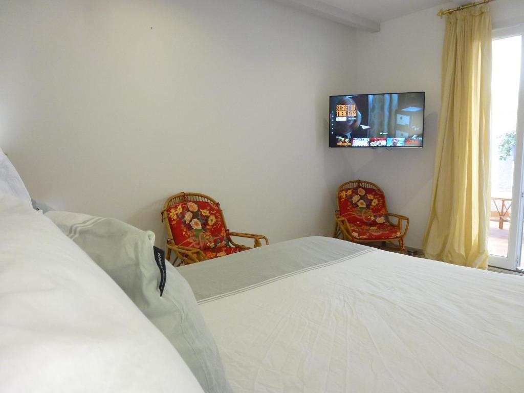 Postel nebo postele na pokoji v ubytování B&B L'ESCALADE en Lubéron