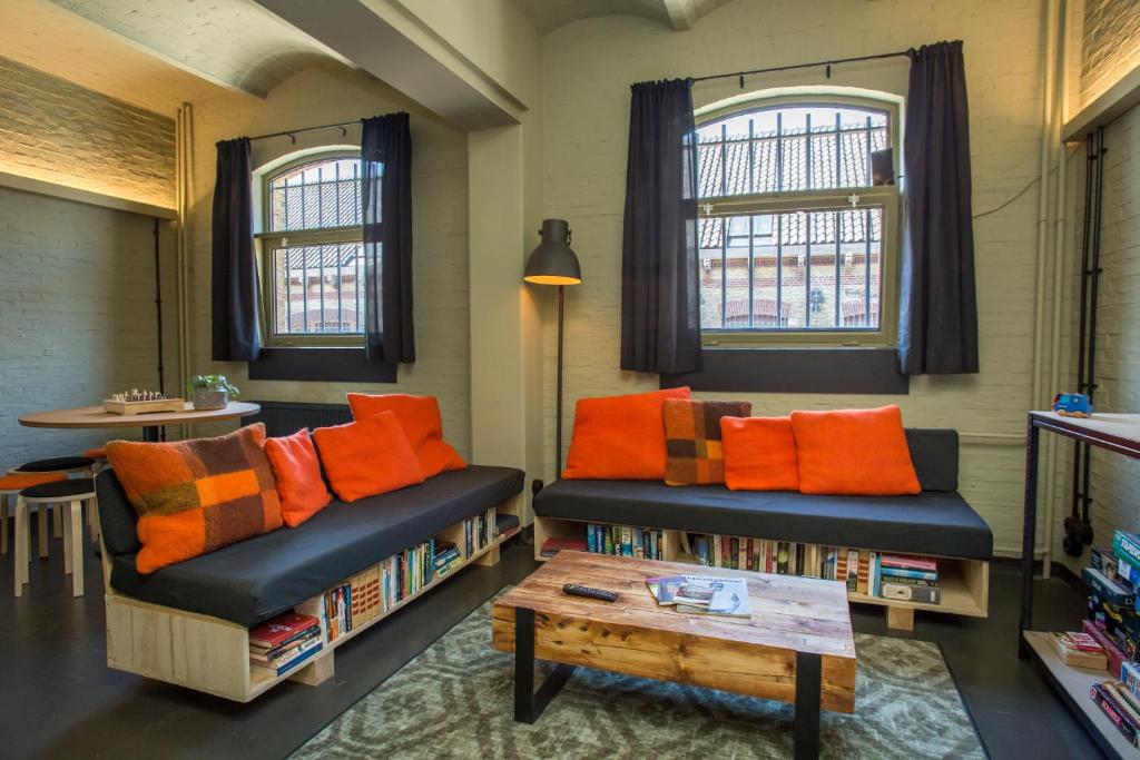 Posezení v ubytování Alibi Hostel Leeuwarden