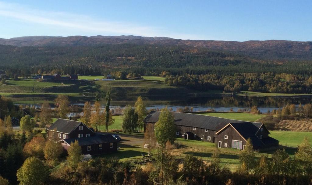 a house in the middle of a valley with a lake at Four Bedroom Guesthouse in Fjerdingen, Harran in Grong