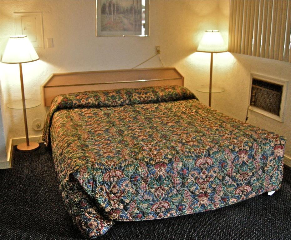 Postel nebo postele na pokoji v ubytování Hub Motel