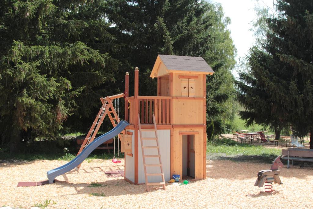 Herní místnost nebo prostor pro děti v ubytování B&B Hotel Heidi