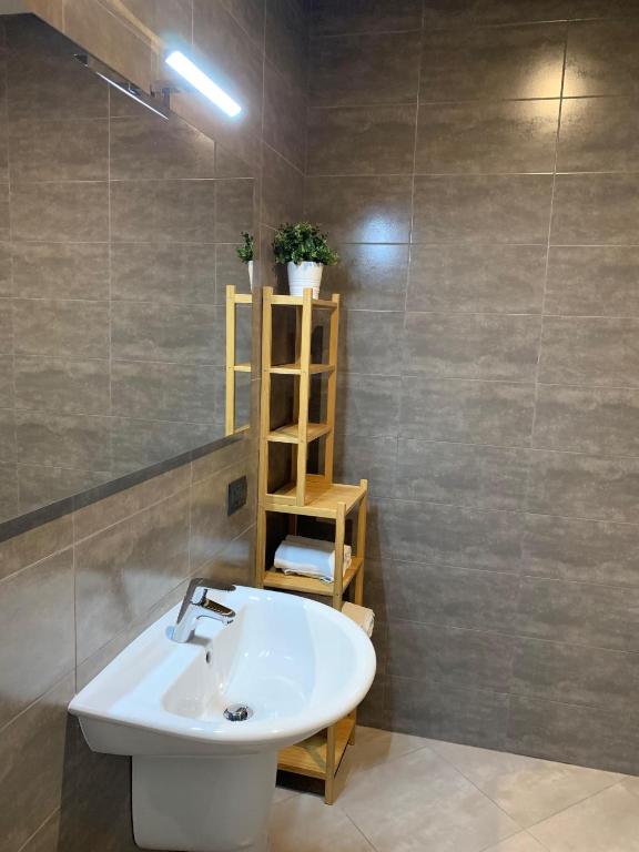 A bathroom at B&B Sul Lago