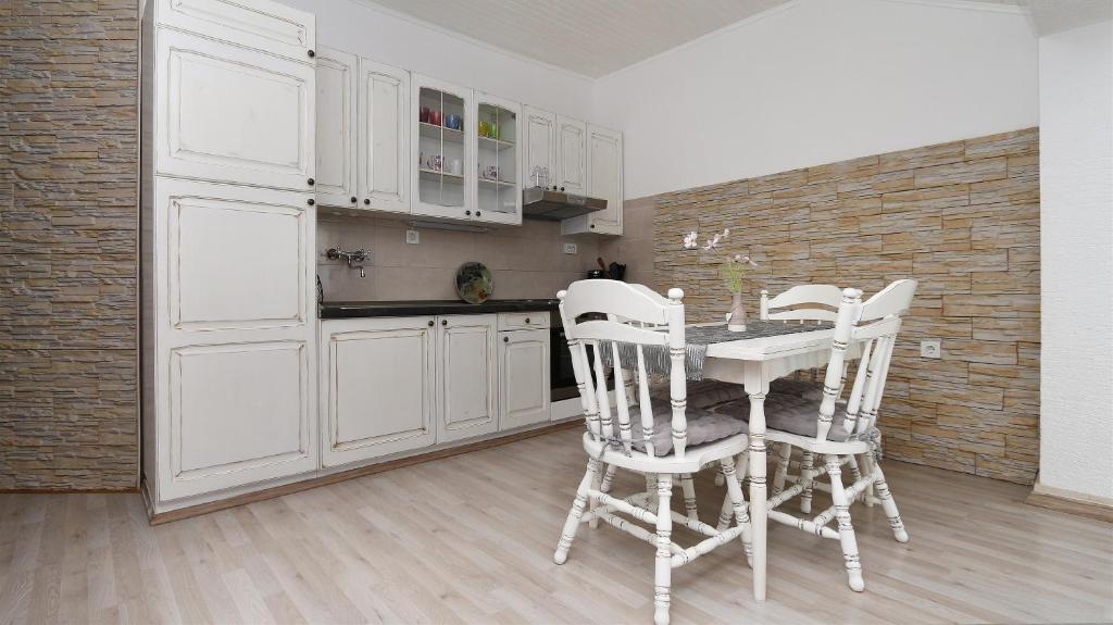 Kuchyňa alebo kuchynka v ubytovaní Apartments Skako