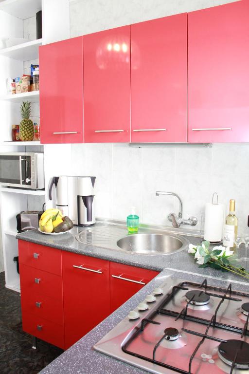 A kitchen or kitchenette at Shiny Per Family Apartment