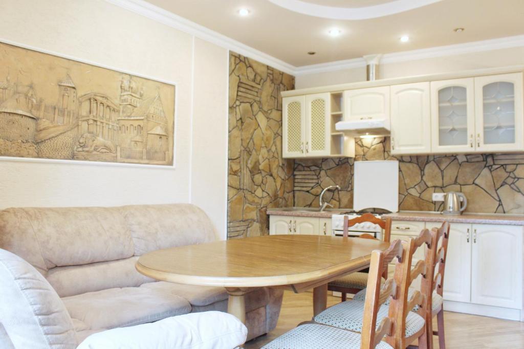 v tsentri Lvova vulytsia Mitskevycha 5, prostora z harnym vydom na misto Apartment photo 4
