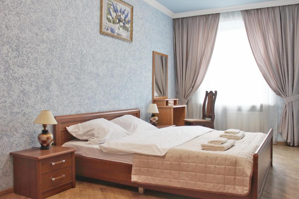 v tsentri Lvova vulytsia Mitskevycha 5, prostora z harnym vydom na misto Apartment main photo