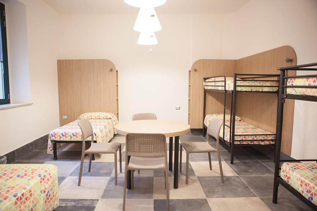 Postel nebo postele na pokoji v ubytování Ostello Alfieri 2