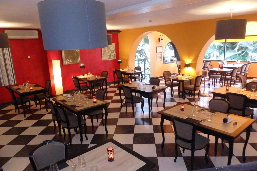 Restaurace v ubytování Tropical Hotel
