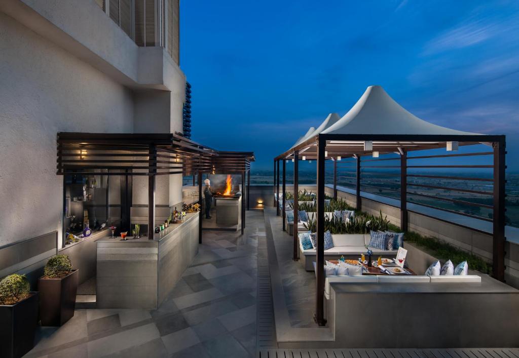 Balkón nebo terasa v ubytování Sandal Suites by Lemon Tree Hotels