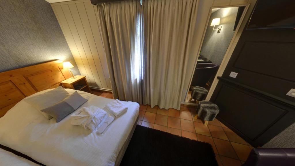 Postel nebo postele na pokoji v ubytování Tropical Hotel