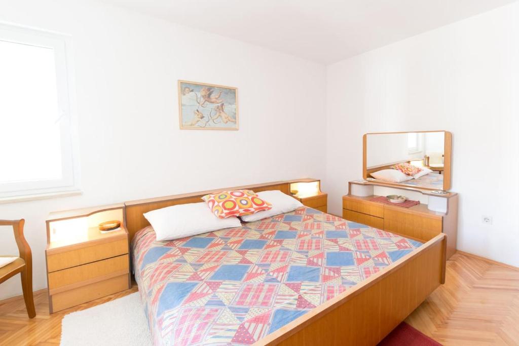 Łóżko lub łóżka w pokoju w obiekcie Pleasant apartment Korenic in unique city of Rovinj