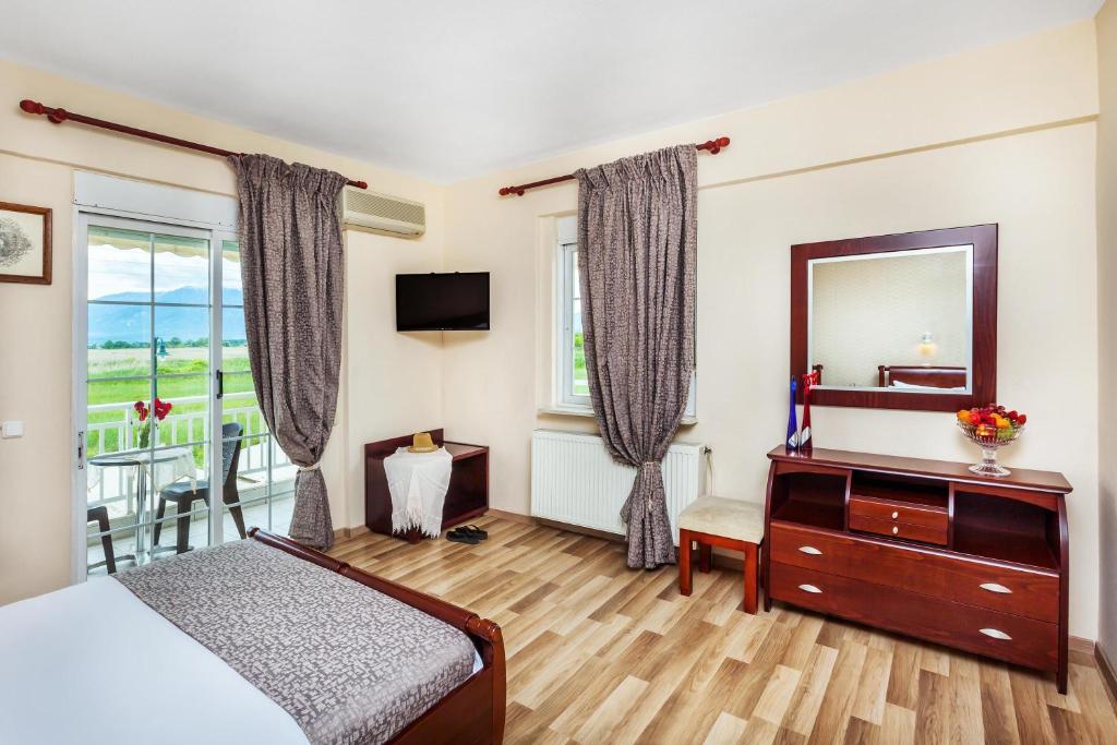 TV a/nebo společenská místnost v ubytování Amfion Hotel