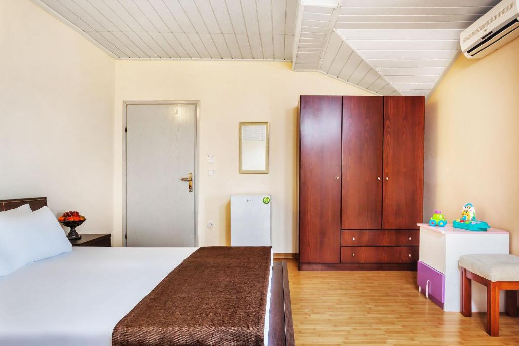 Postel nebo postele na pokoji v ubytování Amfion Hotel