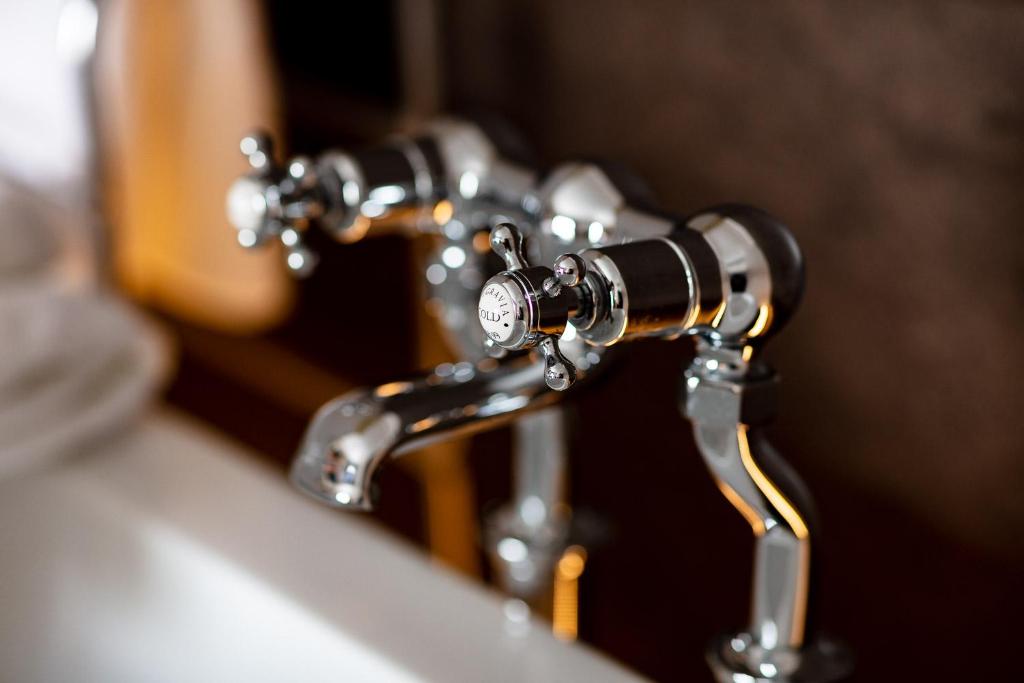 Rose And Crown Hotel - Resim 11