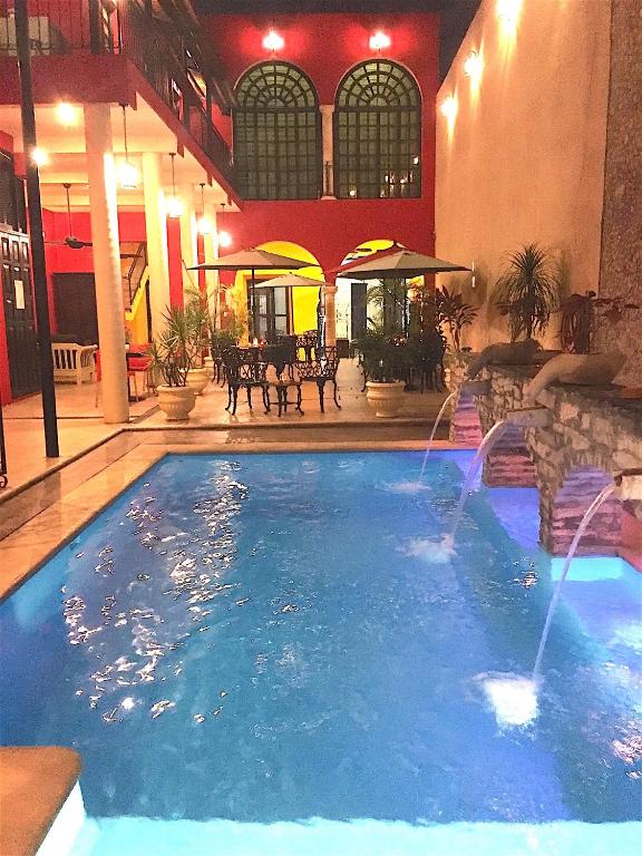 Bazén v ubytování Hotel Mejorada Merida nebo v jeho okolí