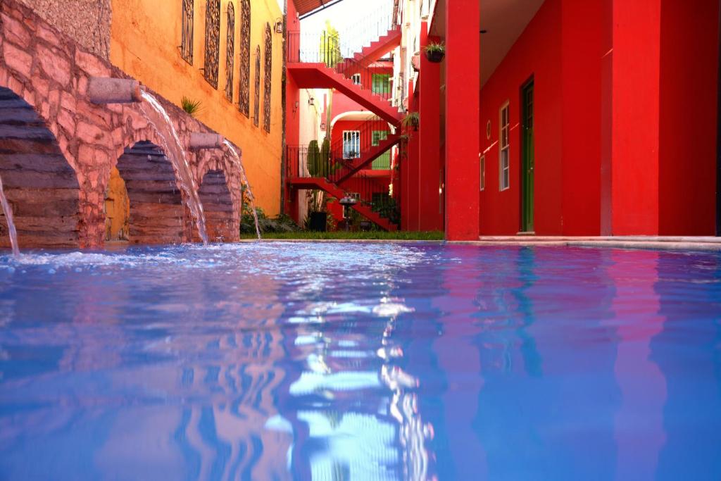 Bazén v ubytování Hotel Mejorada Merida nebo v jeho okolí